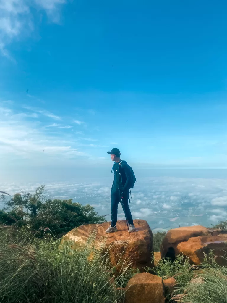 Leo núi Bà Đen với Minh và Hoàng và team chị Tiên.